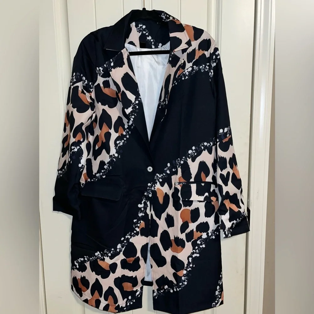 Stylish Leopard Print Women's Long Blazer - Picture 1 of 6